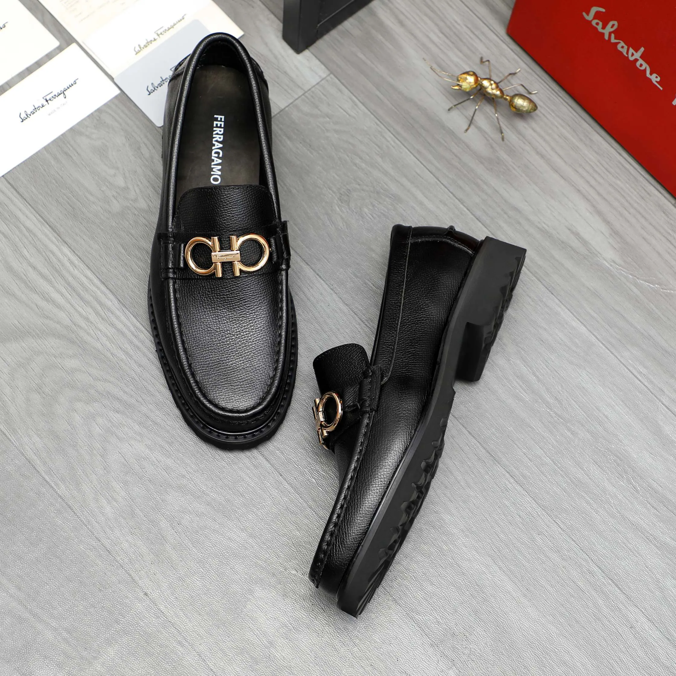 Men's shoes 💰442 Product trademark: Ferragamo "Ferragamo" business formal leather shoes Regular size: 38-46 (45.46 is custom-made and non-returnable) Product materials: Selected small pebbled cowhide upper, cowhide lining, non-slip rubber outsole